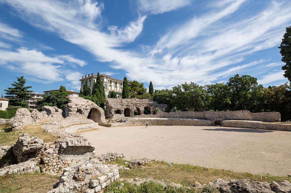 Arènes
