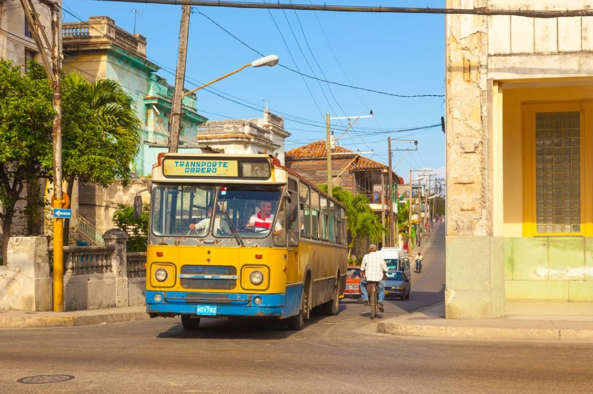 Bus Cuba