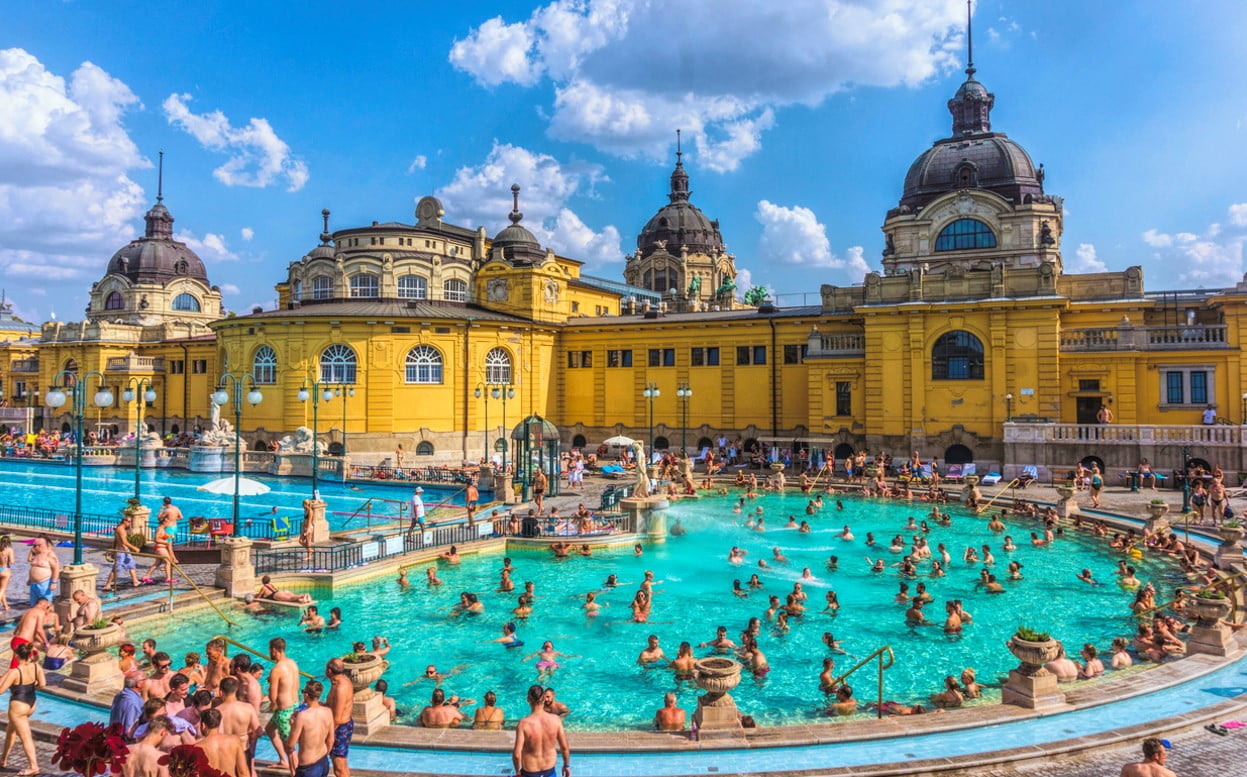 Bains De Budapest