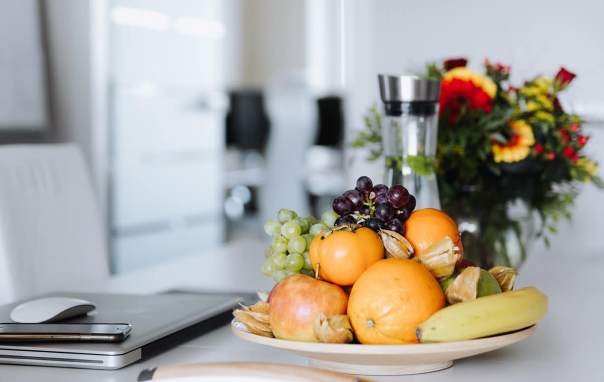Corbeille De Fruits Au Bureau