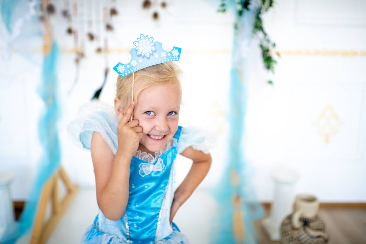 alt = anniversaire fille robe de princesse