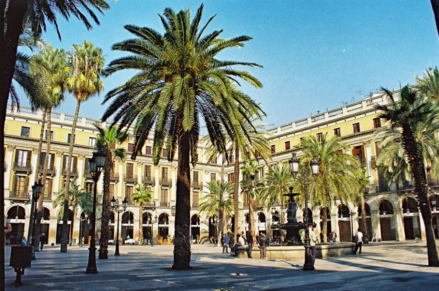 Barcelone Placa Reial Quartier Gothique