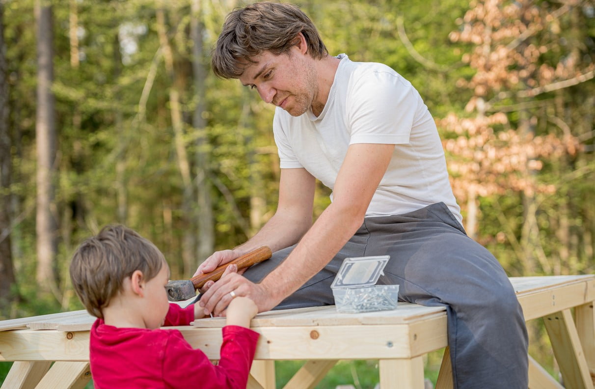 Enfant Construire Cabane Jardin