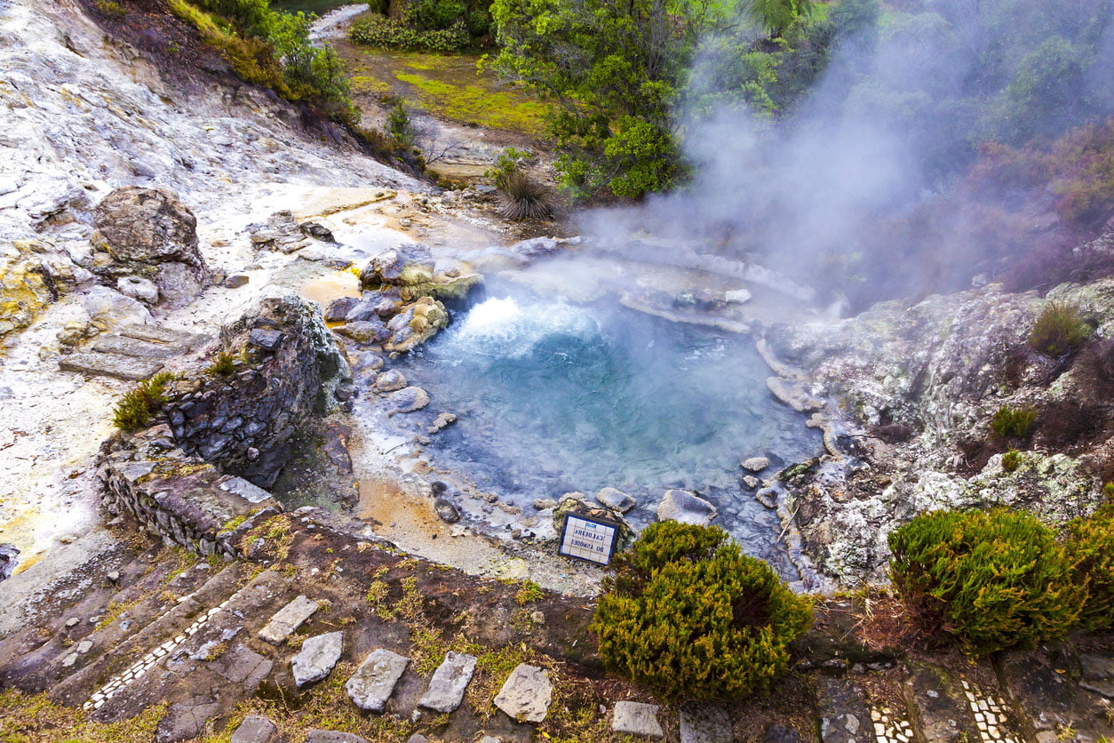 Sources thermales chaudes à Furnas, Açores, Portugal