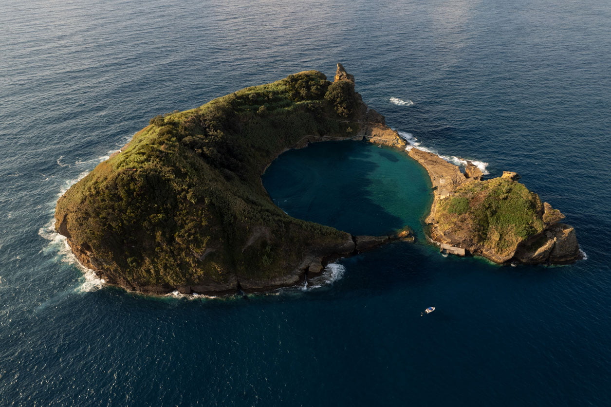 Île avec lagon bleu Vila Franca