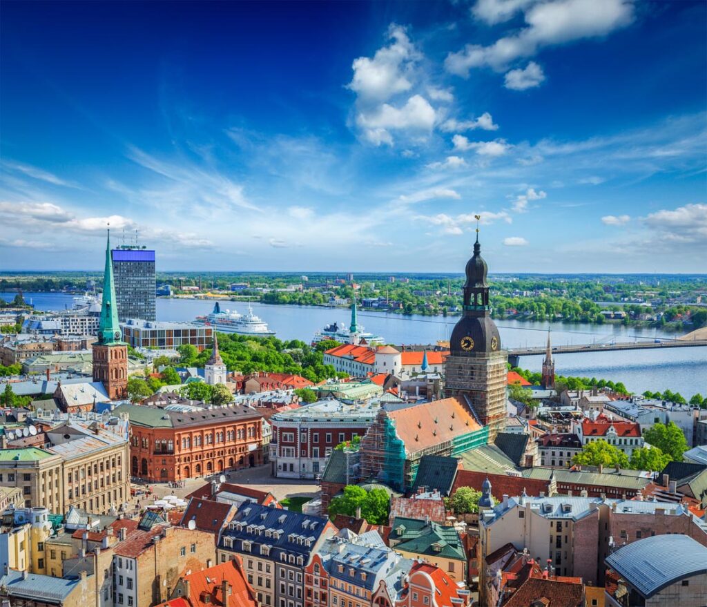 Vue aérienne de Riga centre de Saint-Pierre, la Lettonie