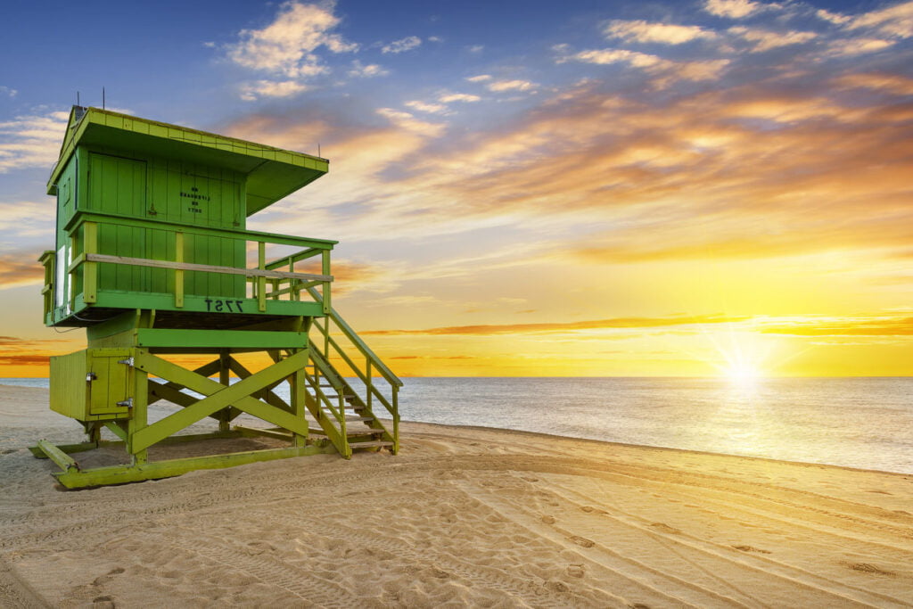 Levers de soleil de plage du sud de Miami en floride
