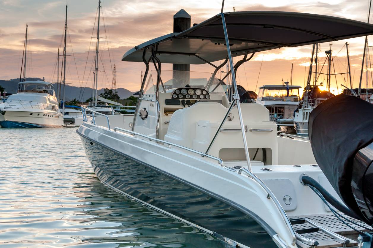 alt = électronique marine pour bateau