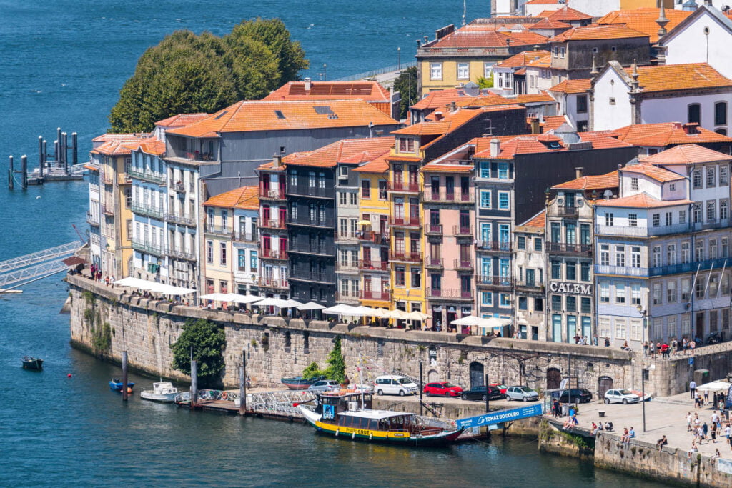 Vue sur la vieille ville de Porto dans le quartier de Ribeira