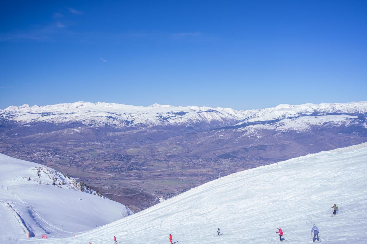 Vue d’ensemble de la chaîne des Pyrénées, la molina en espagne