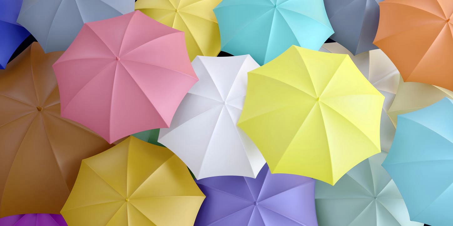 Arrière-plan de parapluies de couleur pastel