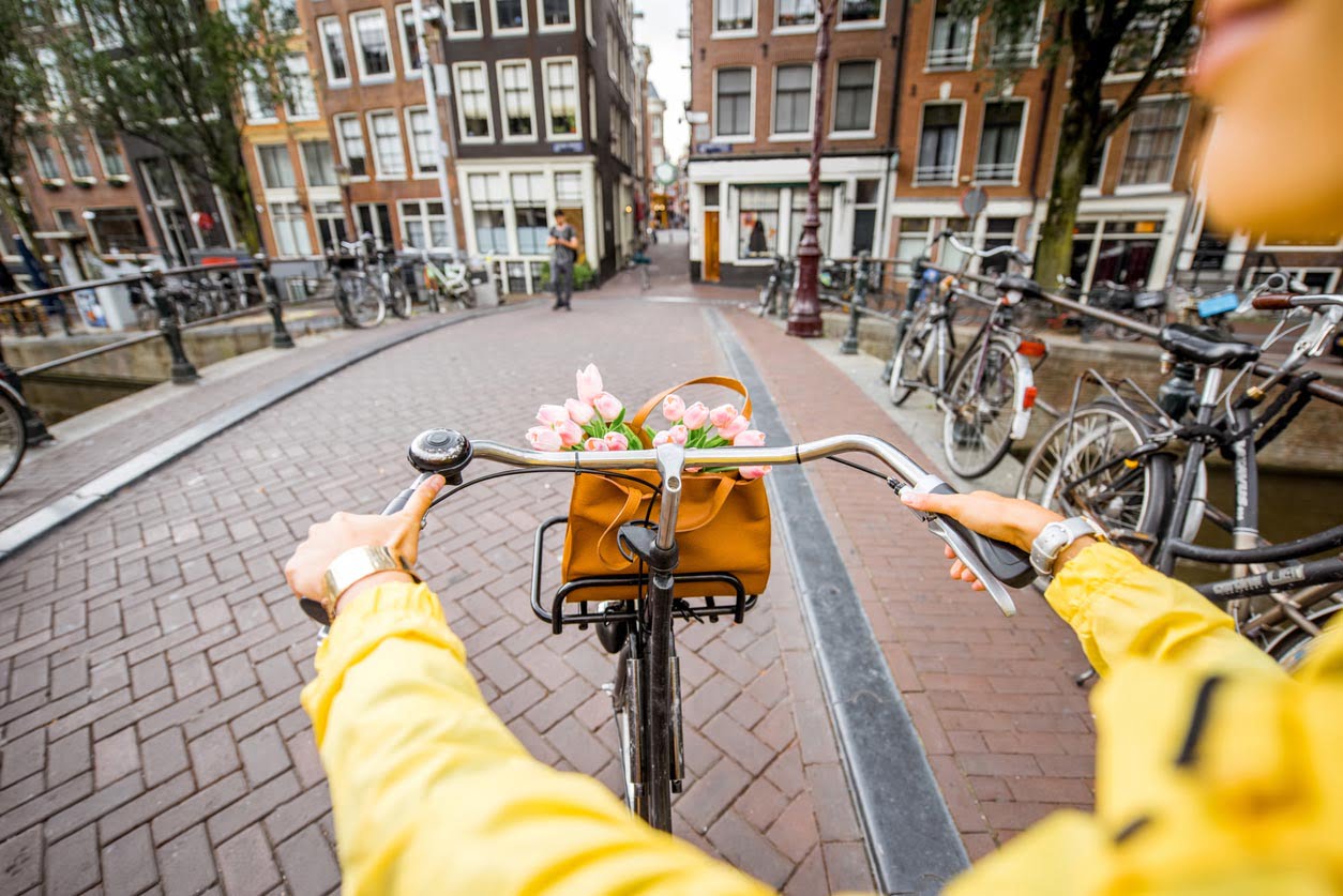 Faire du vélo dans Amsterdam