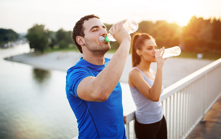 Couple Sportifs Activites Sejour En Amoureux