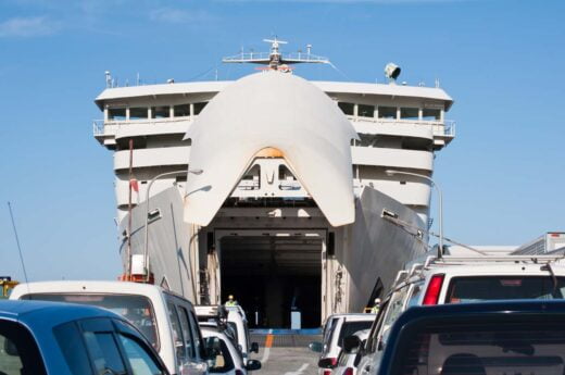 Voiture embarquement ferry