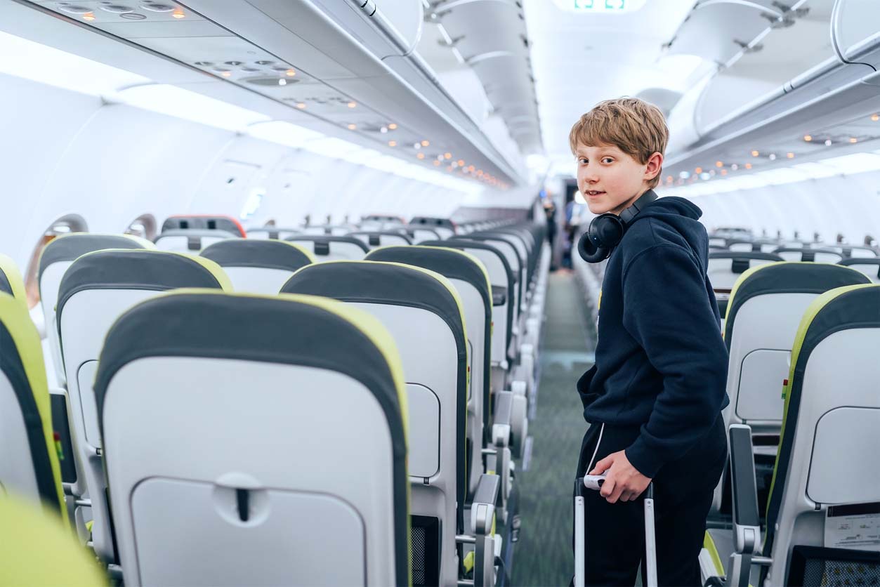 Adolescent dans l'avion