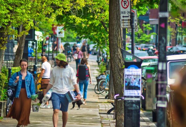Transports Montreal Pietons Et Voitures