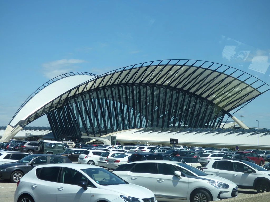 parking à l'aéroport de Lyon